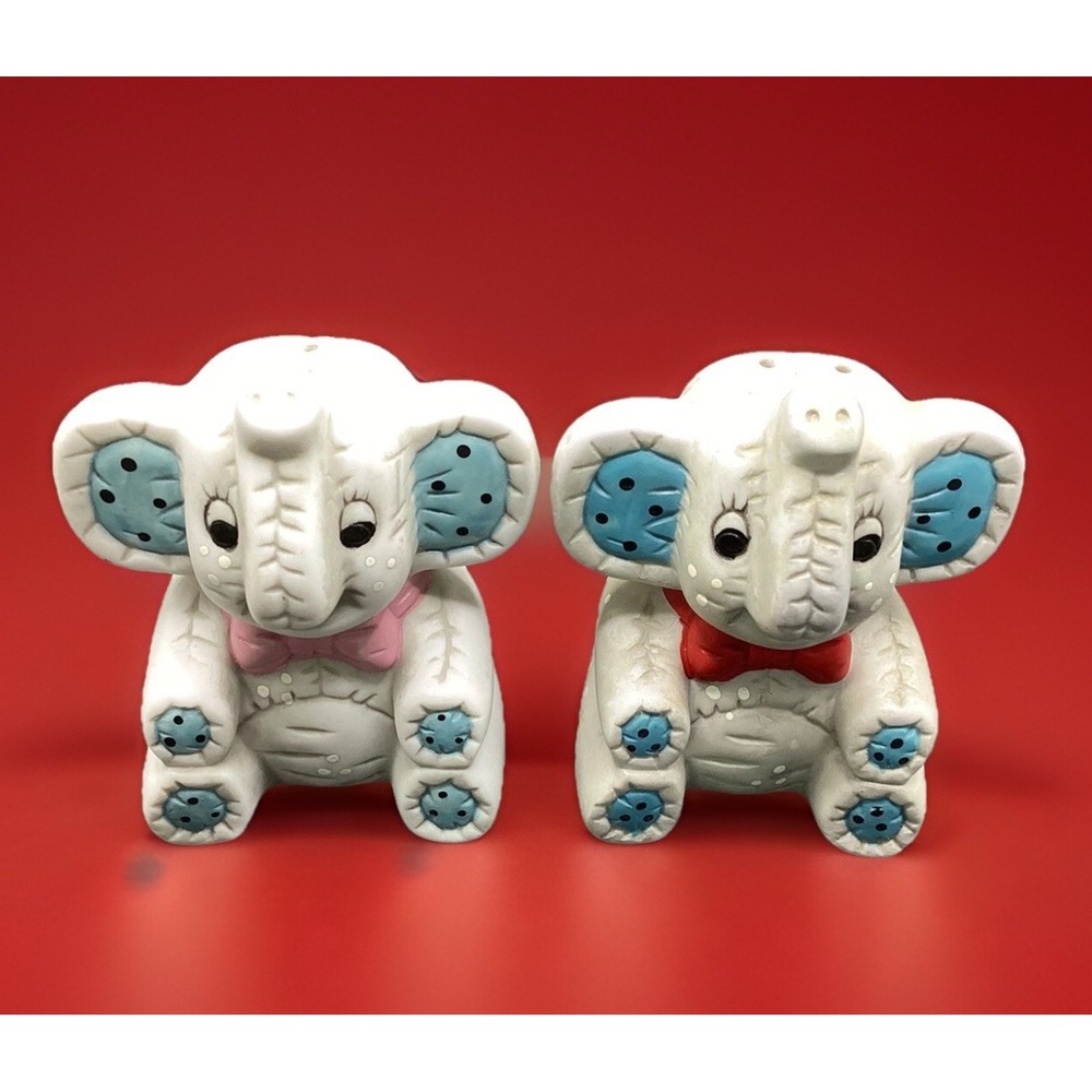Vtg Ceramic‎ Elephant Salt & Pepper Shakers  3" Collectible Decor Pink Red Blue